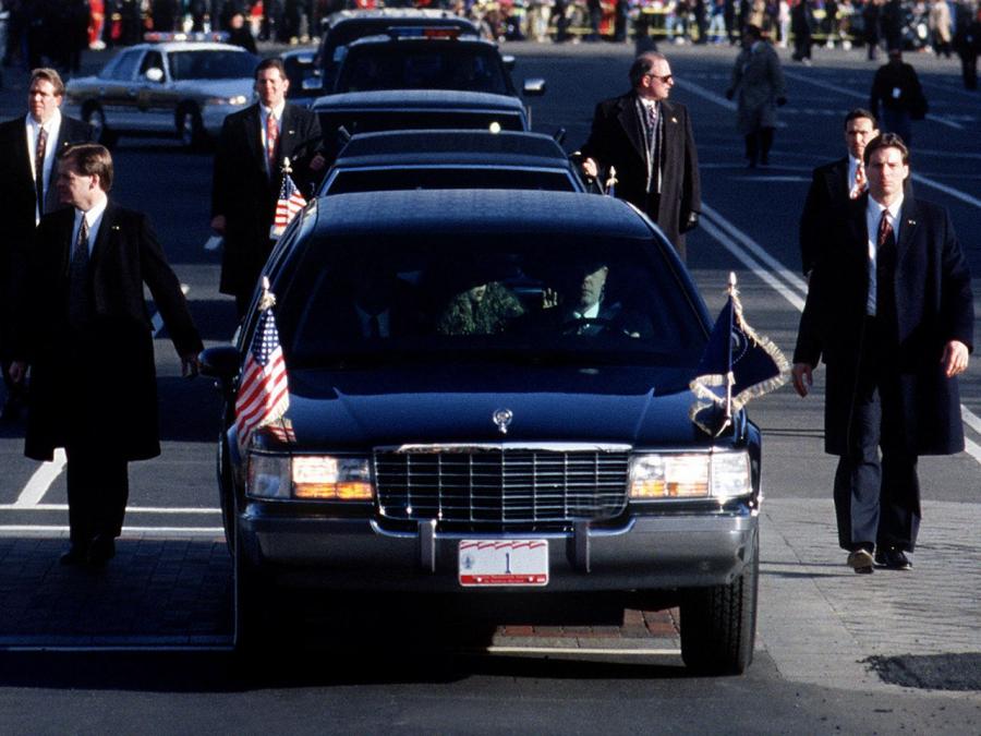  Cadillac Fleetwood Brougham Presidential 1993 года  (фото 4 из 6)